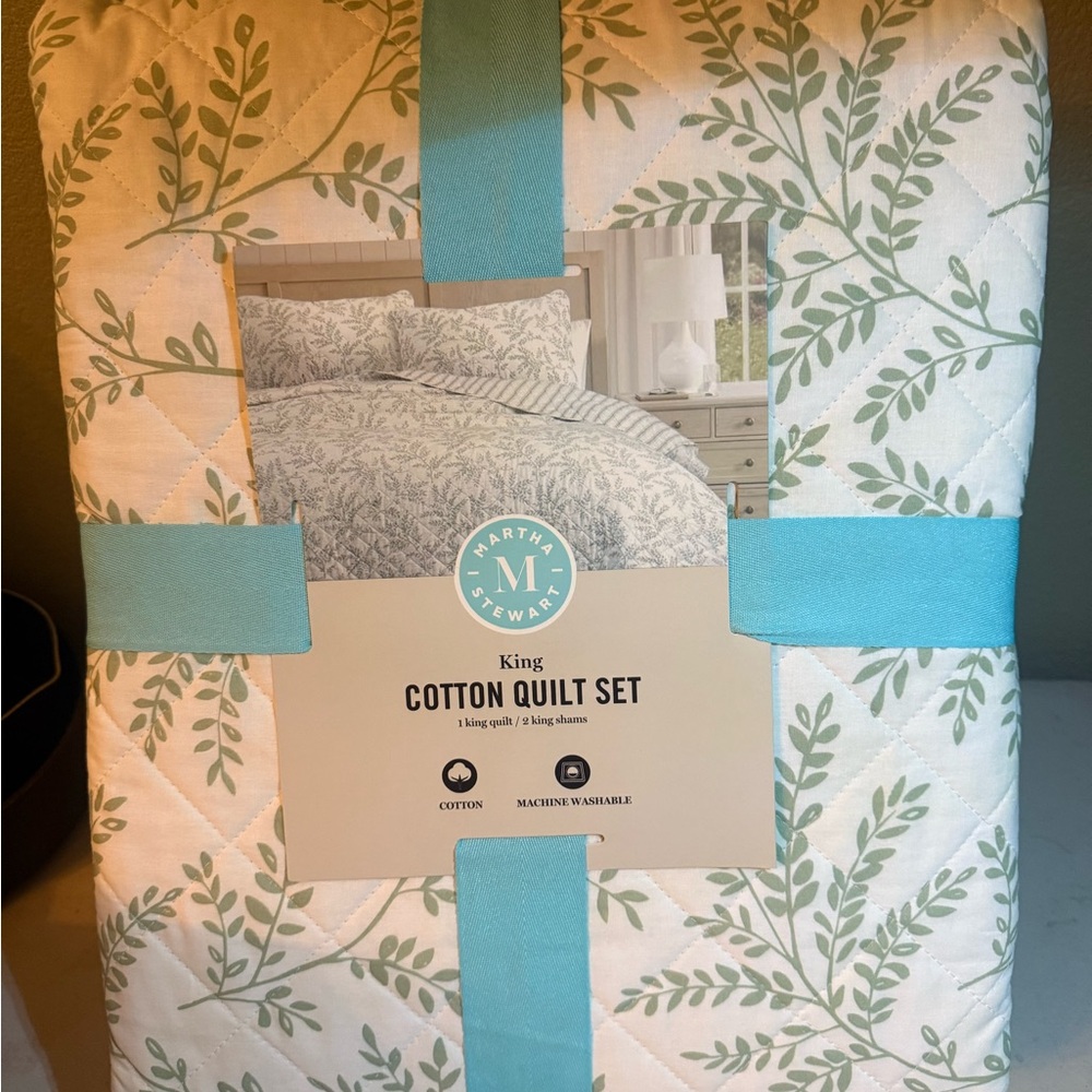 Martha Stewart King Cotton Quilt Set with Green Leaf Print on White